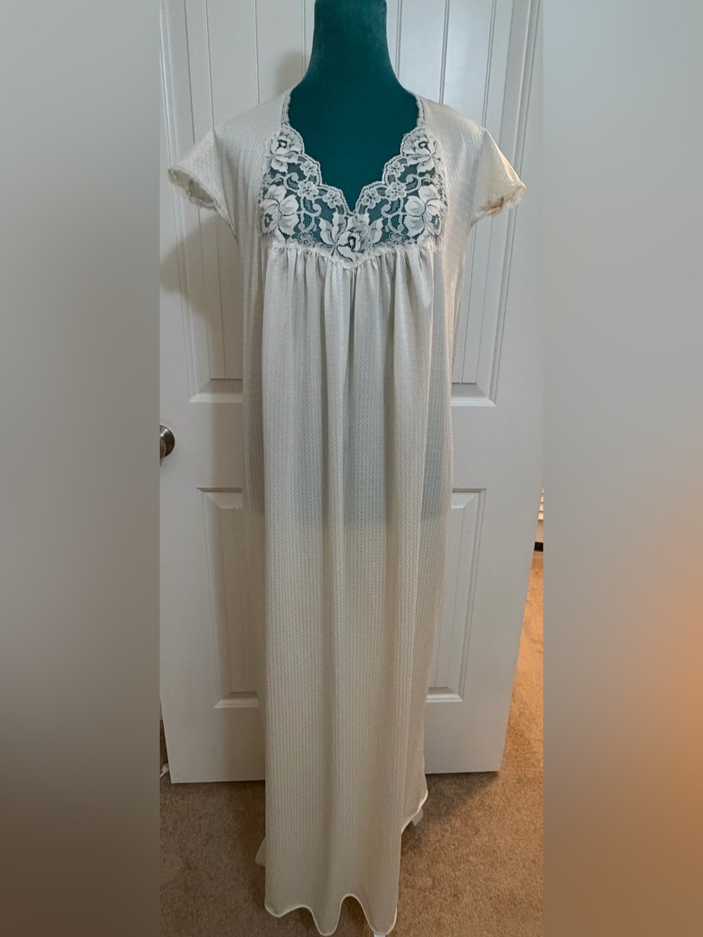 JCPenney Vintage Nightgown Cream with Lace Trim Capped Sleeve Sz Large
